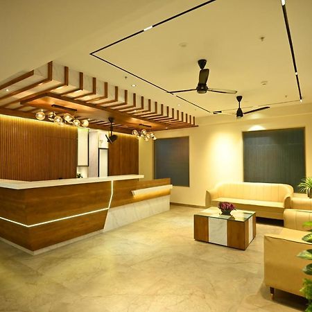 Hotel City Centre Lātūr Екстериор снимка