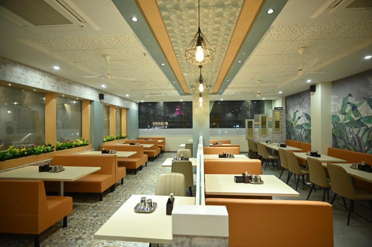 Hotel City Centre Lātūr Екстериор снимка