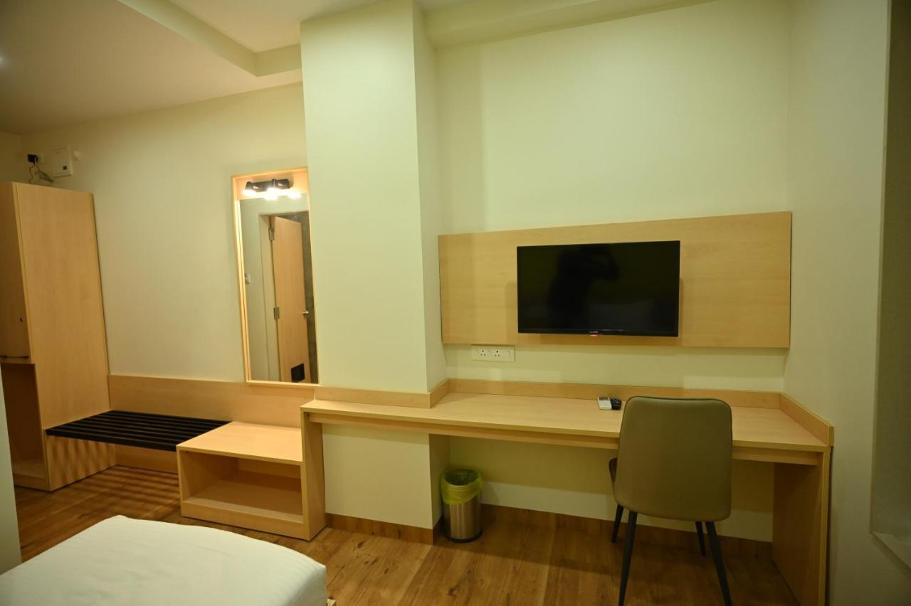 Hotel City Centre Lātūr Екстериор снимка