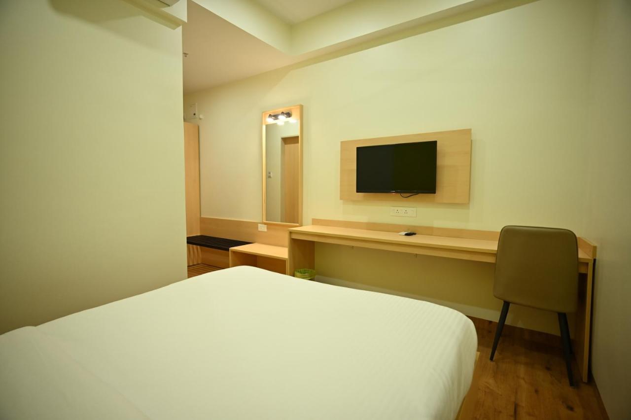 Hotel City Centre Lātūr Екстериор снимка