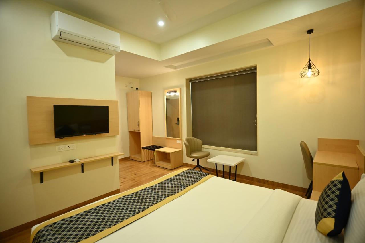 Hotel City Centre Lātūr Екстериор снимка