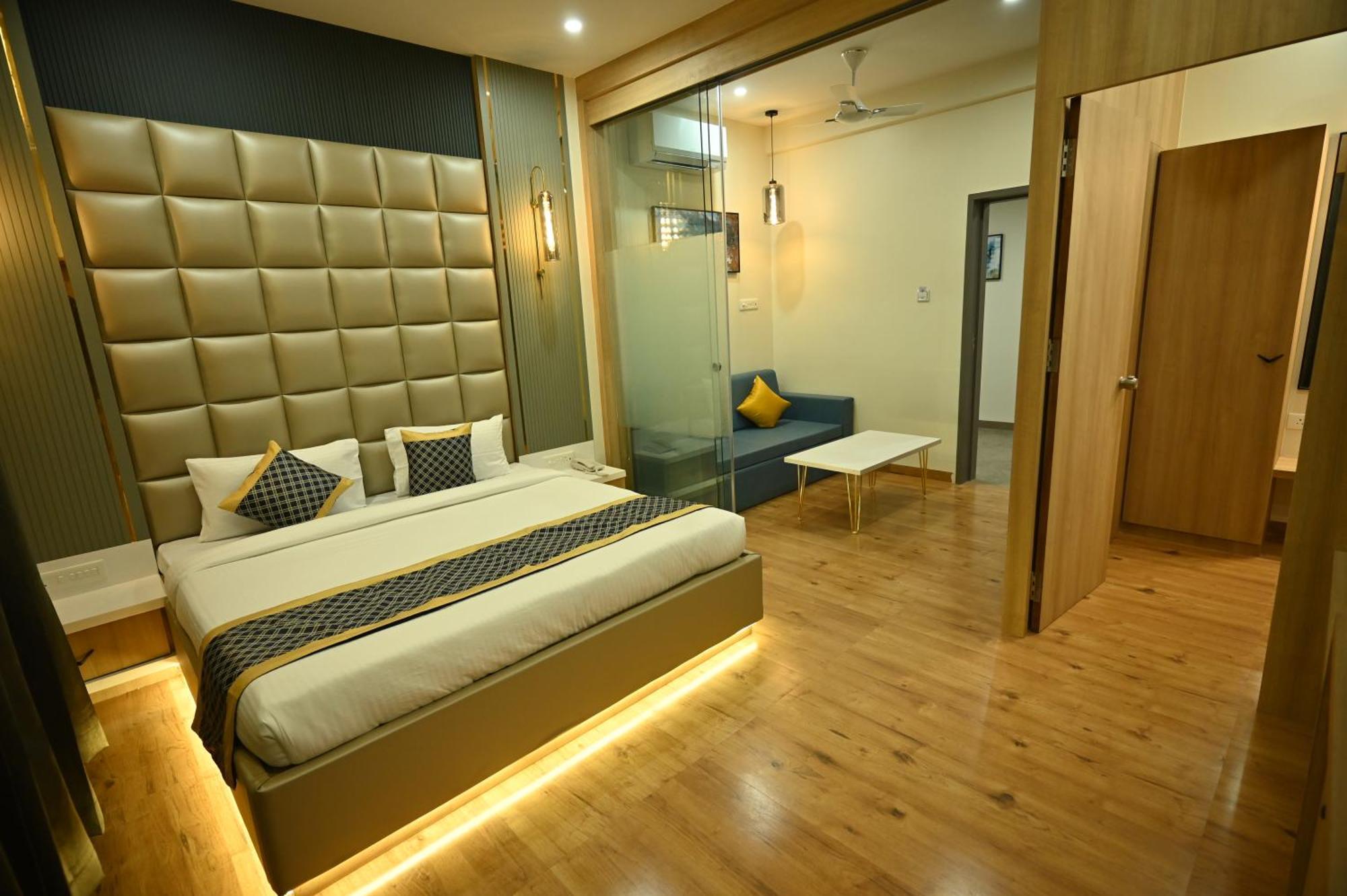 Hotel City Centre Lātūr Стая снимка